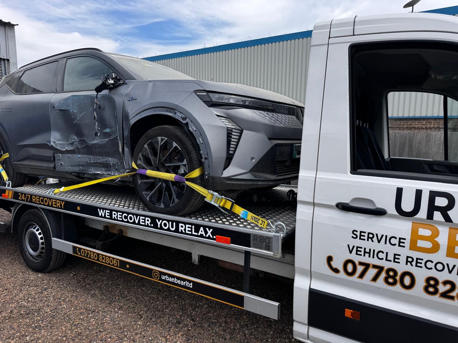 Accident and damaged vehicle recovery